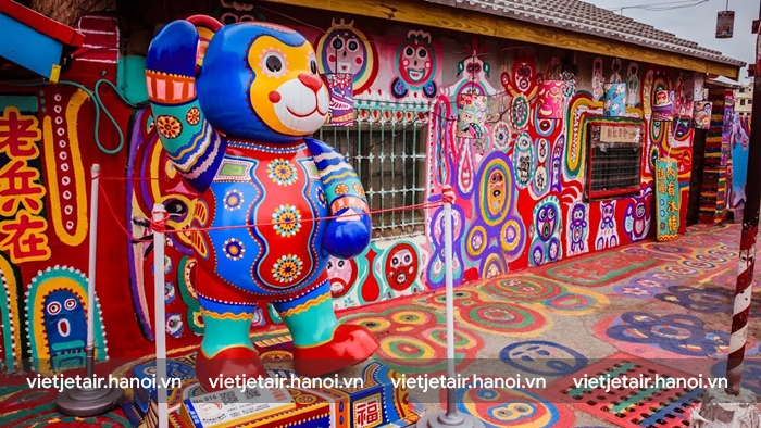 Làng cầu vồng Rainbow Village