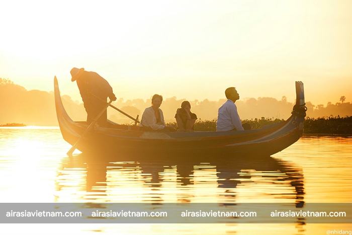 Chiều hoàng hôn trên hồ Inle