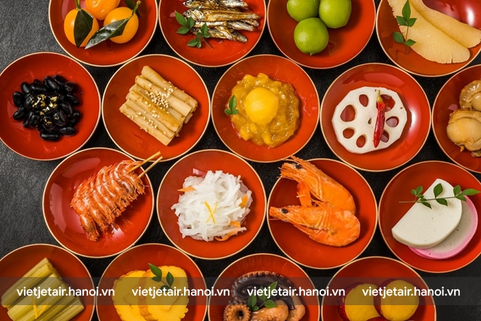 Nhiều món ăn phong phú trong khay Osechi Ryori