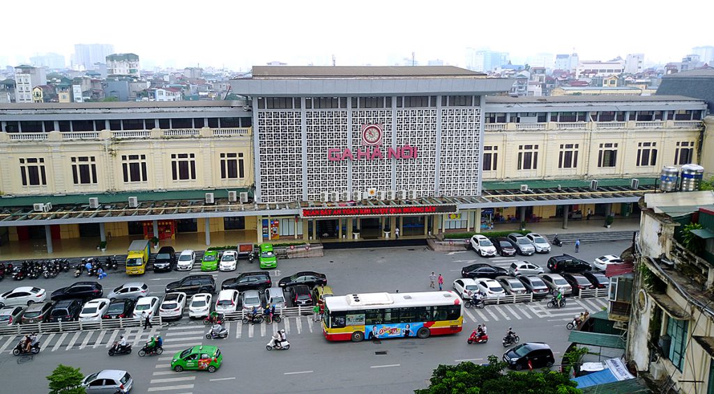 Ga Hà Nội là một trong những cơ sở được bàn giao đầu tiên khi lực lượng ta tiến vào thủ đô